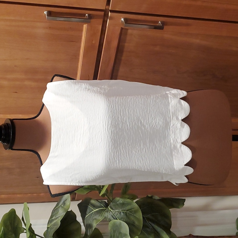 White crop sleeveless top
